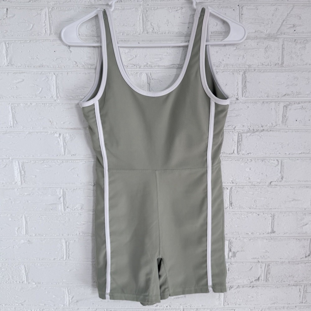 WILO Sage Green Ribbed Romper one piece White Trim Size small New NWOT Athletic